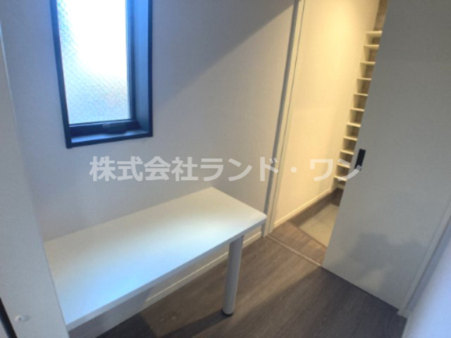 【ユーティリティ】キッチン側から、シューズクローク側からと2WAY仕様のユーティリティスペースです。