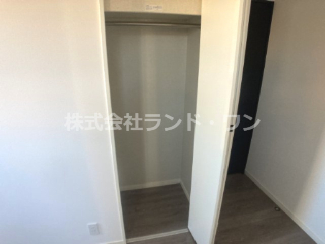 各居室にはクローゼット付きなのでお部屋がスッキリ片付きます。