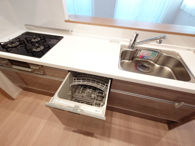 【新品】洗い物の家事を簡単に！除菌もできる「食器洗浄乾燥機」付きです♪