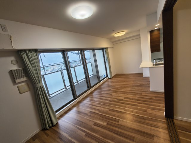大規模修繕中なので眺望の良さがわからないのが残念でなりません。明るいリビングをぜひご確認ください。