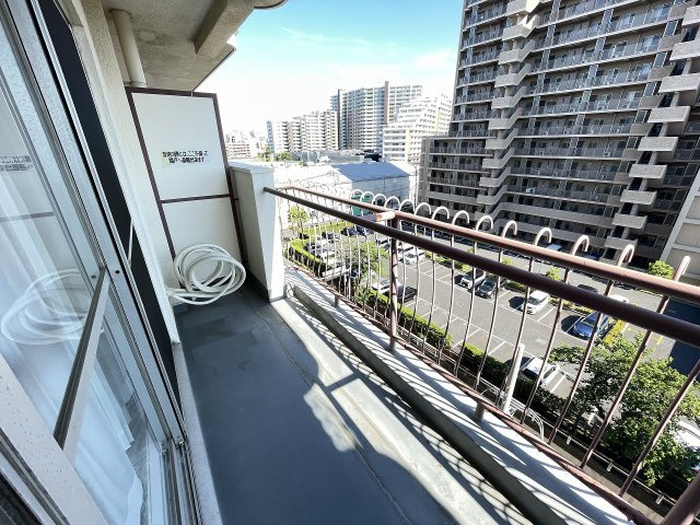 前面棟無しで南向きのバルコニーは、陽当たり・通風良好です。　