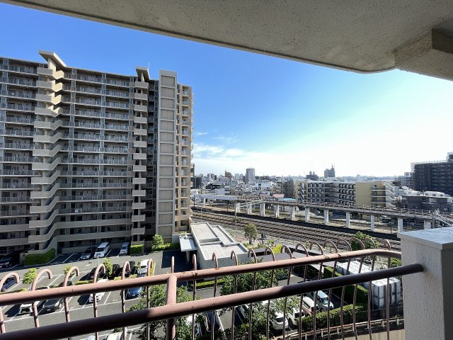 前面棟無しで南向きのバルコニーは、陽当たり・通風良好です。　