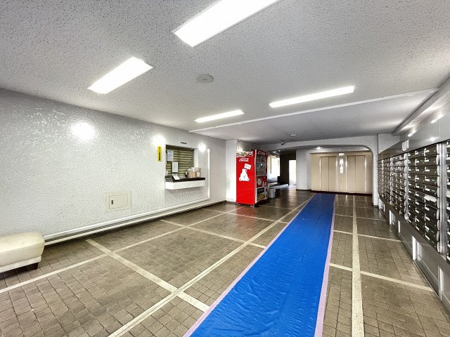 明るく広々としたエントランスが迎えてくれます。　