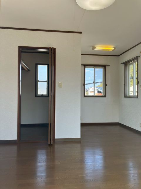 角部屋で2面採光！風通しの良い洋室。