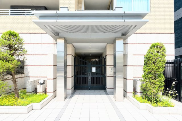 ◆その邸が魅せる、気品・上質・重厚感・極細やかさ、そのすべては訪れた者に安らぎと品性を与える特別な空間です。ここに住むからこそ意味がある。すべての（始まり）をここから迎えます。