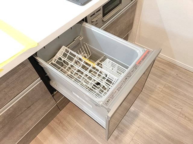 【食器洗浄乾燥機】　後片付けが楽になる食器洗浄乾燥機付き！環境にも手荒れにも優しい、嬉しい設備です。
