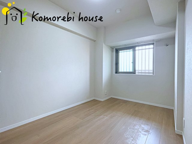 落ち着いて過ごせるお部屋なので、寝室にいかがでしょうか