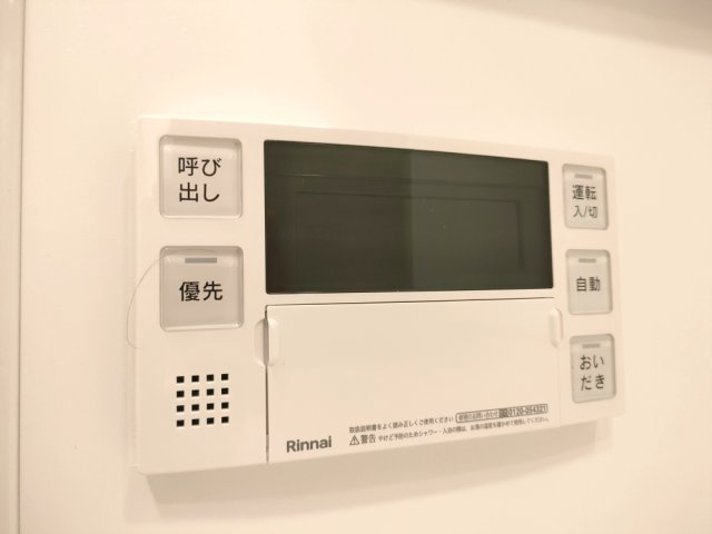 【給湯パネル】　日々の疲れを癒す浴室には、快適なバスタイムのための設備が整っています。