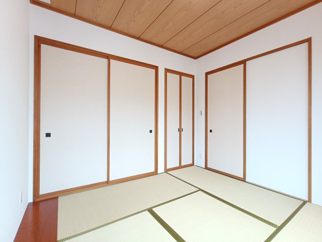 【和室約4.5帖】　畳の質感が心地よい和室は、小さなお子様の昼寝スペースにも適しています。