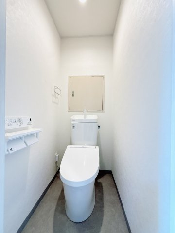 新品のトイレに交換済み♪