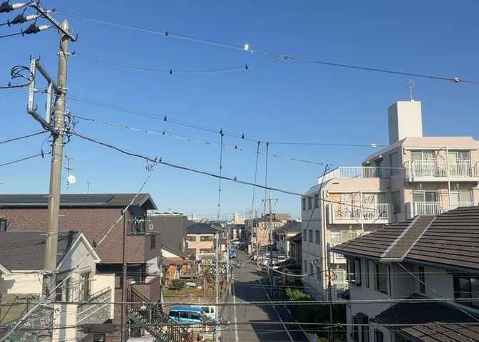 眺望を気にして物件を探す場合、前面に建物が建っていないか現地で確認しましょう！前面に建物があると景色はもちろん、日当たりや風通しにも影響が出てきます。住んだ時のことを想像しながら現地見学をしましょう。