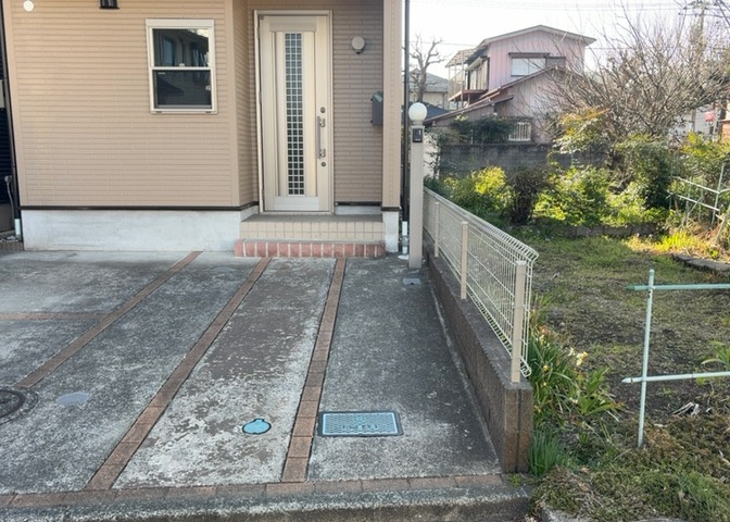 庭があることでガーデニングや家庭菜園はもちろん、こどもの遊び場やペットを放して遊ぶことができます。また、家の周囲に余裕があるということです。隣地との間があれば、十分な日当たりと、風通しが確保できます。