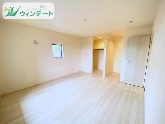 主寝室は10.5帖♪ベッドの大きさで悩む心配無し！お部屋のコーディネートが楽しくなりますね♪