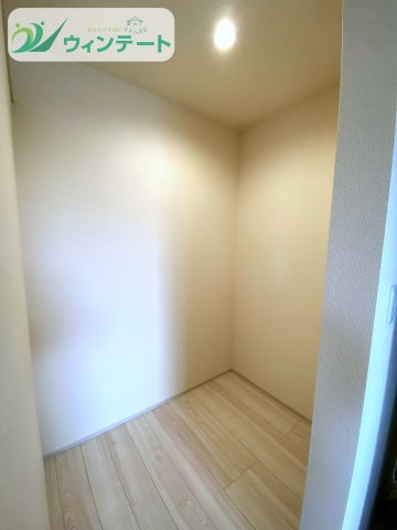 使いやすい位置に収納を配置。普段使いのものもすぐ取り出せて、毎日の暮らしがスムーズです。