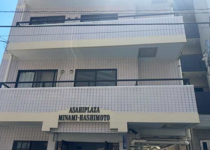 道幅が広い場所は日当たりや風通が良好です。幅が広いのですれ違いも可能ですし大きな車でも駐車可能！一方で、大型車が通ることも多くなるため交通量の増加により騒音に繋がります。また土地の値段が高くなります。