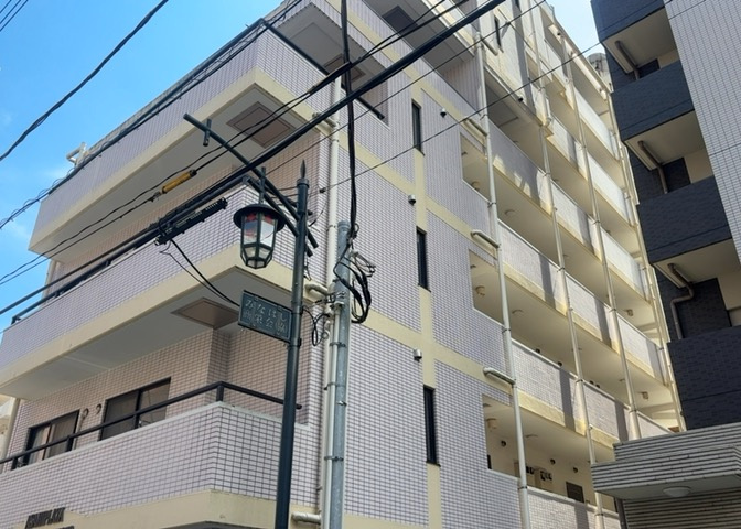 ＳＲＣ造は強度や耐震性の面でもRC造と比べて優れています。そのため、10階建以上の高層または超高層マンションなどの建築にも多く採用されています。柱や梁などのサイズが小さくても高い耐震性を確保できます。