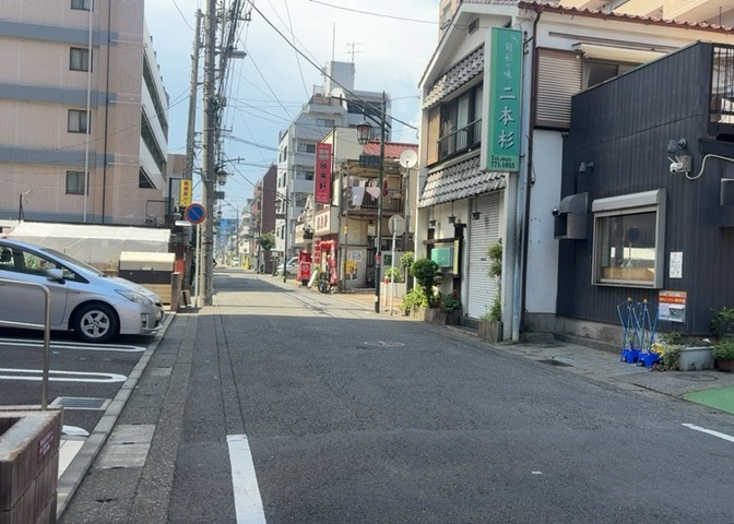 眺望の良さを楽しめるダイニングキッチンで家族団らんの時間を過ごしてはいかがでしょうか。バルコニーから見える景色を家族で眺める時間は、時間が経つのを忘れてしまいそうですね。是非、現地を見に行きましょう！