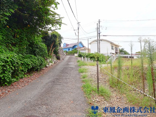 車通りの少ない静かな前面道路