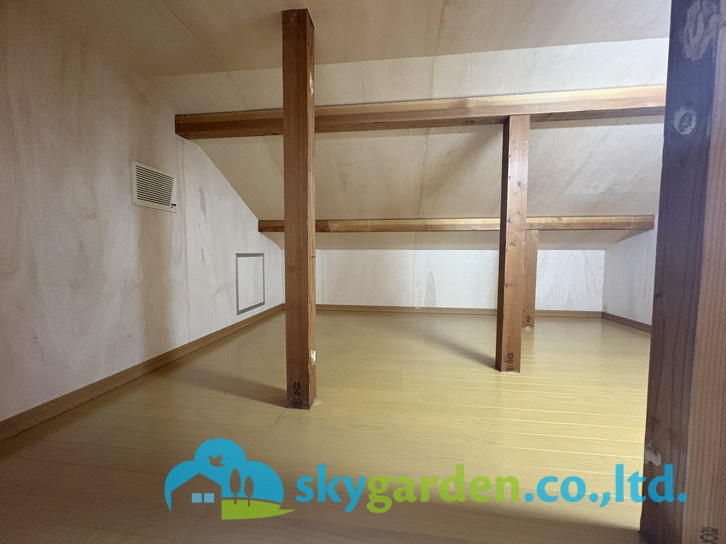 小屋裏収納付き