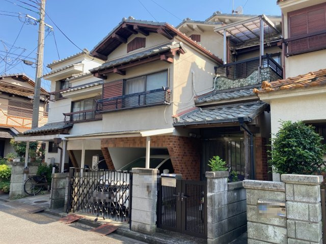 落ち着いた雰囲気の外観です