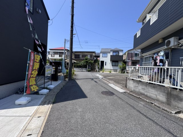 東側前面道路