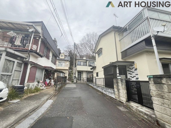 【相模原市緑区久保沢　売地の前面道路含む現地写真】