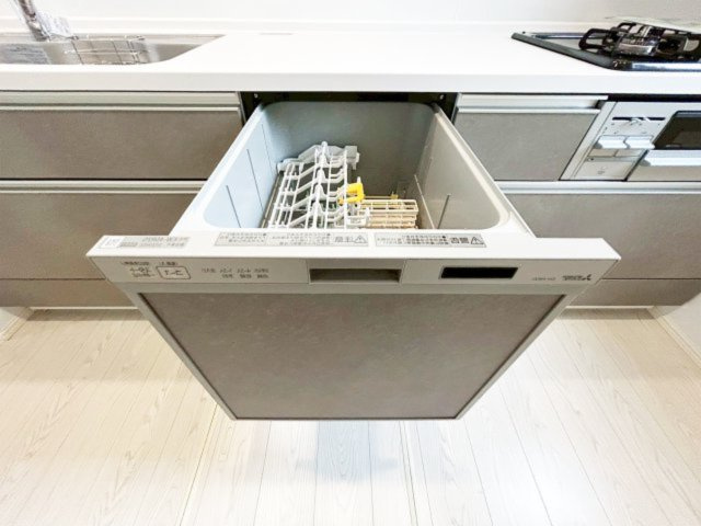 家事の手間を軽減する食洗機付きのキッチンです（施工例）