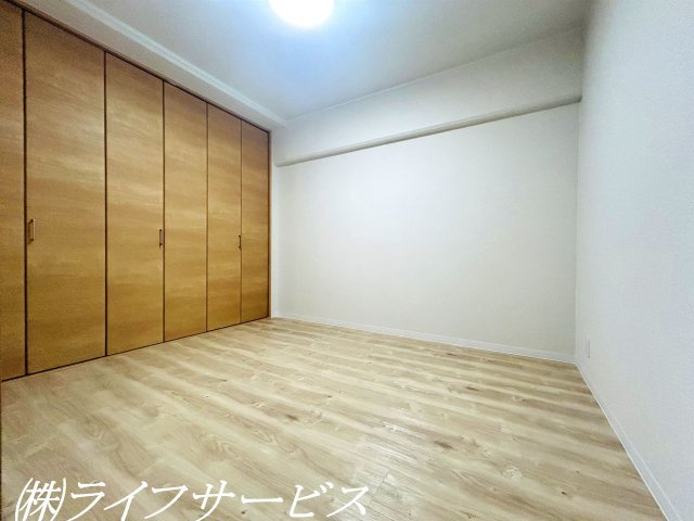 キャッチ隣の洋室4.5帖／ワイドクローゼット有♪（入居前・2024年6月撮影）