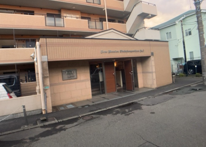 景色重視でお家選ぶをするとスーパーが遠い！学校が遠い！など生活をするうえで利便性で困ることもあります。まず一度現地を見学する際に、周辺の施設などがあるかを確認し、暮らし始めた後のことを想像しましょう。