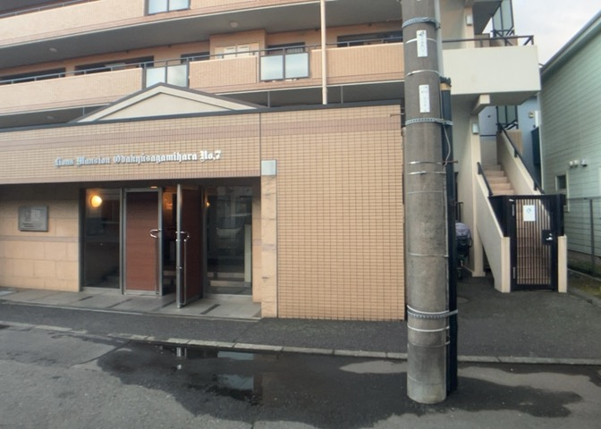 道幅が広い場所は日当たりや風通が良好です。幅が広いのですれ違いも可能ですし大きな車でも駐車可能！一方で、大型車が通ることも多くなるため交通量の増加により騒音に繋がります。また土地の値段が高くなります。