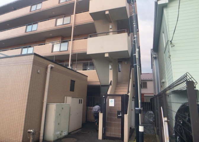 ＳＲＣ造は強度や耐震性の面でもRC造と比べて優れています。そのため、10階建以上の高層または超高層マンションなどの建築にも多く採用されています。柱や梁などのサイズが小さくても高い耐震性を確保できます。