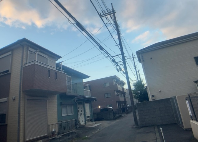 眺望の良さを楽しめるダイニングキッチンで家族団らんの時間を過ごしてはいかがでしょうか。バルコニーから見える景色を家族で眺める時間は、時間が経つのを忘れてしまいそうですね。是非、現地を見に行きましょう！