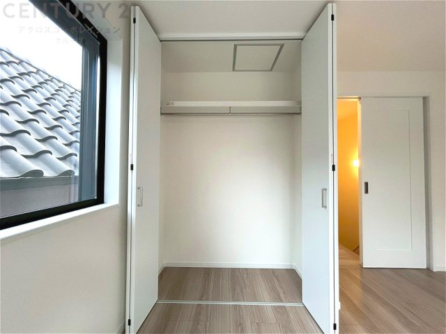 衣類やアクセサリー、小物類の収納が便利で整理整頓がしやすく、部屋の美観を保ちつつ、スペースを最大限に活用できます。衣服のしわやダメージを防ぎ、長持ちさせることができます。