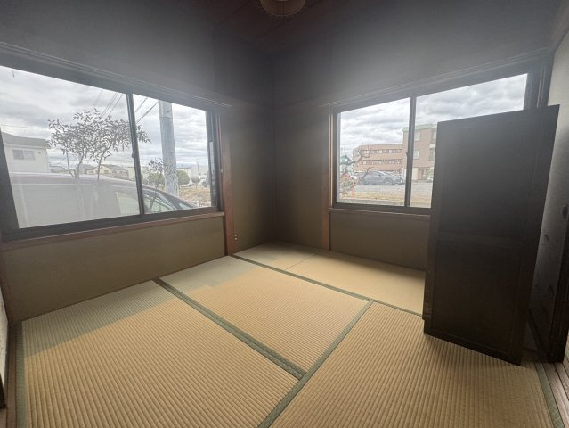 日本らしい落ち着いた雰囲気の和室です