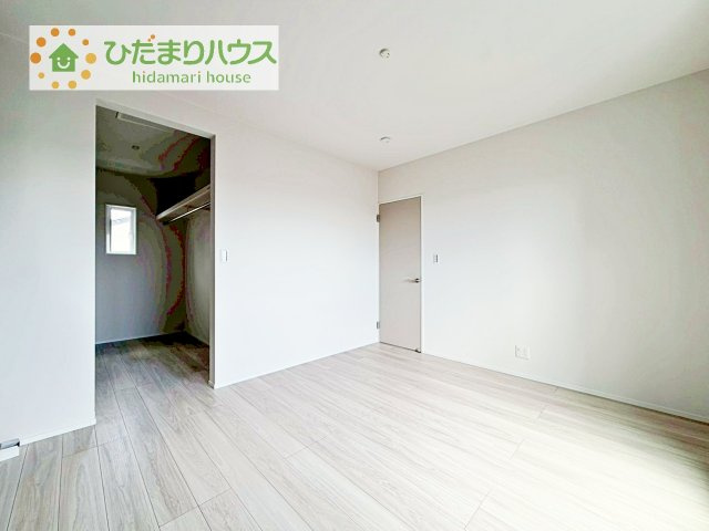 ゆとりのある主寝室！ご家族全員で寝れちゃいます♪