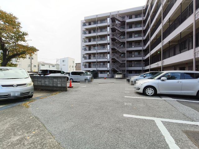 【駐車場】