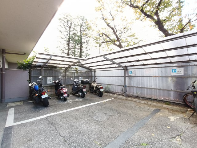 【バイク置場】