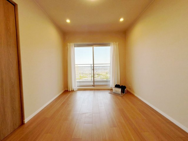 子供部屋…創造性や成長を促す遊びの空間を提供。学習や趣味に集中できる環境を整えます。個別のプライベートスペースは自己表現と自立心を育み、心地よい睡眠環境を整えリラックスできる場所を提供。