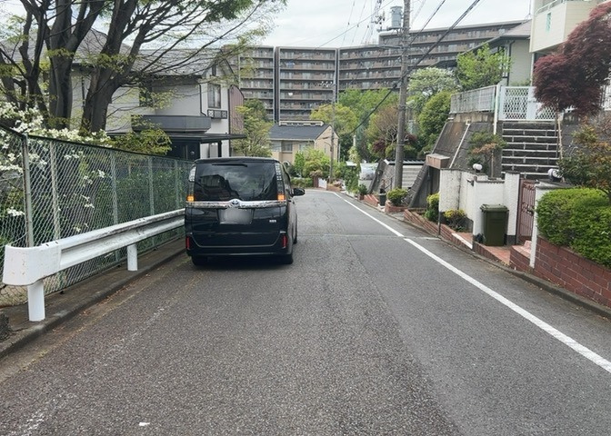 眺望を気にして物件を探す場合、前面に建物が建っていないか現地で確認しましょう！前面に建物があると景色はもちろん、日当たりや風通しにも影響が出てきます。住んだ時のことを想像しながら現地見学をしましょう。