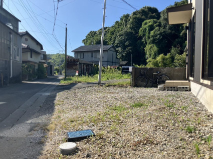 軽2台駐車可能です。