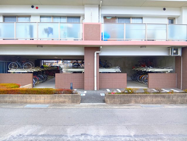 東名富士ICまで車で約7分です。国道1号線まで車で約7分です。　多方面へのアクセス良好です。