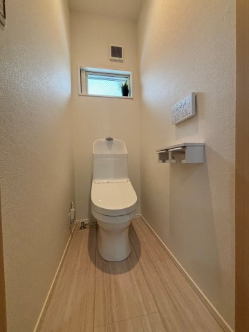 コンパクトで使いやすいトイレです