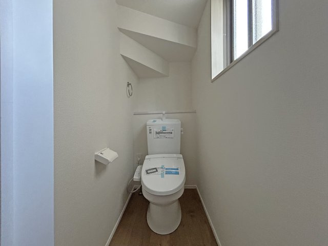 トイレは2か所あり、朝の混雑も安心です　