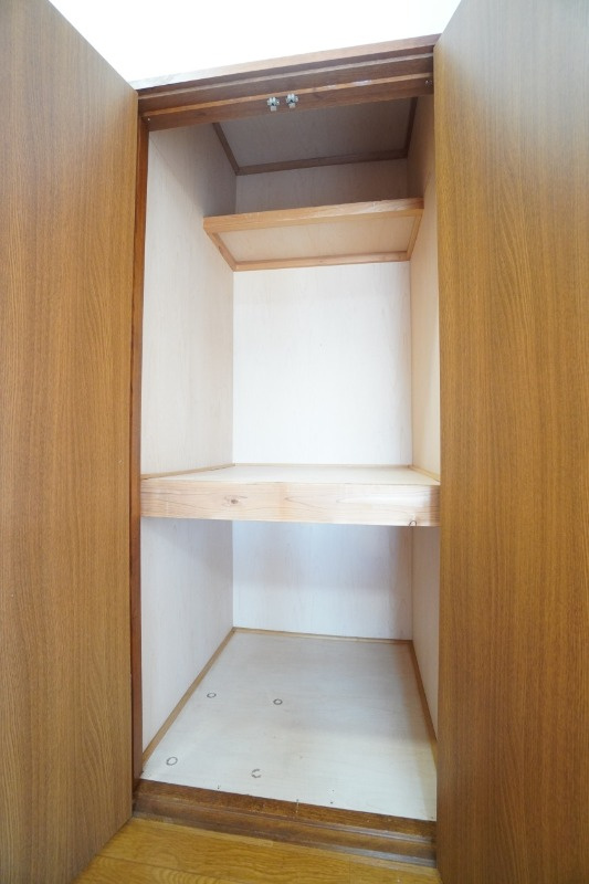 2階廊下収納があることで1階まで取りに行く必要がなくなります。