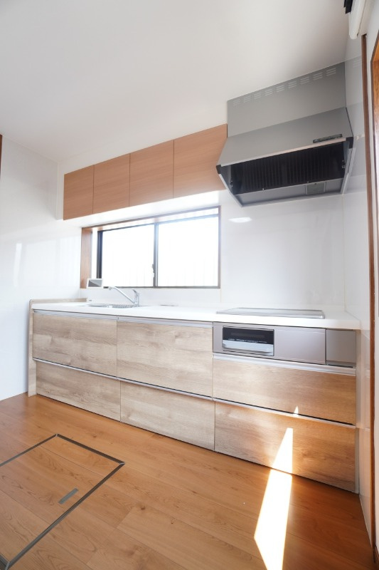 オール電化ならではのIHコンロ付き！吊戸棚もあってたっぷり収納できます！