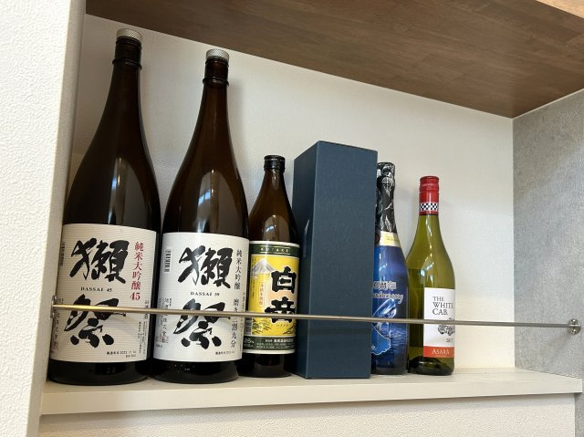 ダイニングにはお酒等を陳列できるニッチがひっそり。カウンターチェアを置けば、BARの雰囲気に。