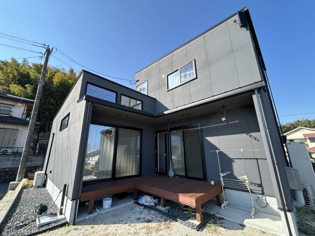 建築家設計ならではの見飽きないデザイン。採光と通風が考え抜かれています。