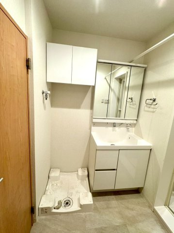 独立洗面台＋洗濯機置場