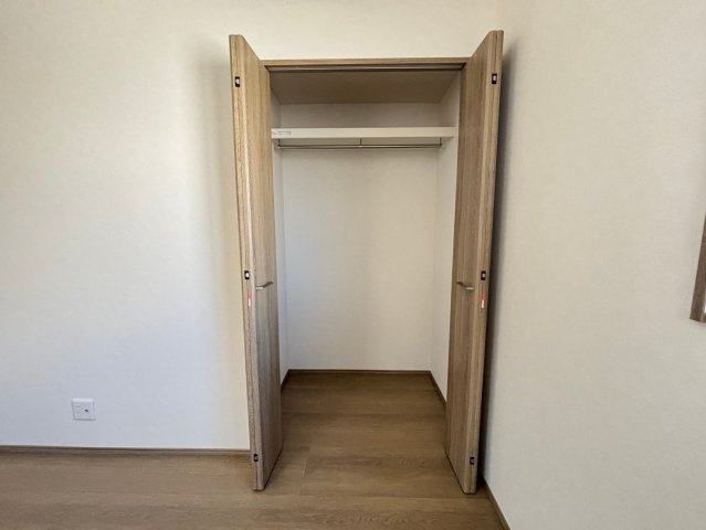 ハンガーパイプ付でお洋服の出し入れもラクラクです！