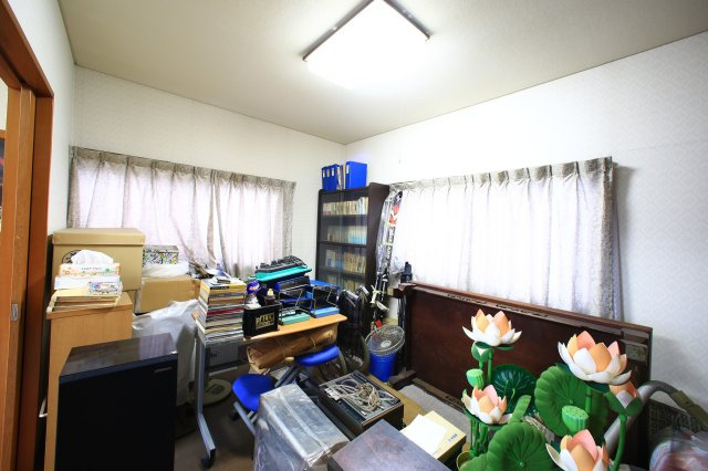 2面採光の室内。隣の部屋とつなげての利用も可能です